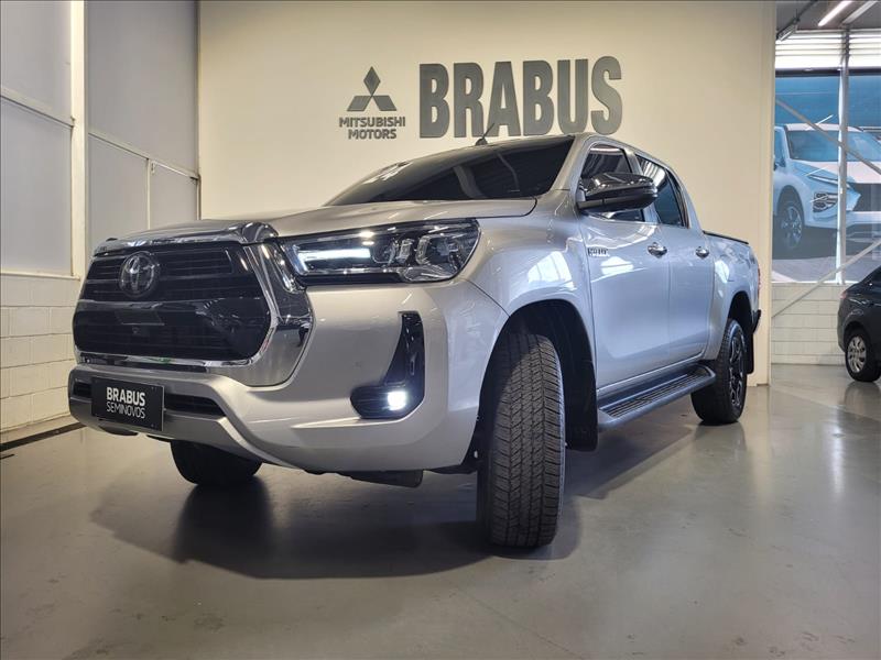 Toyota-HILUX-2.8 D-4d Turbo CD SRX 4X4