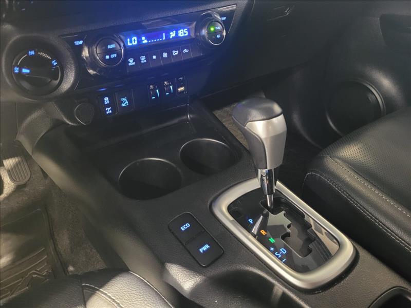 Toyota-HILUX-2.8 D-4d Turbo CD SRX 4X4