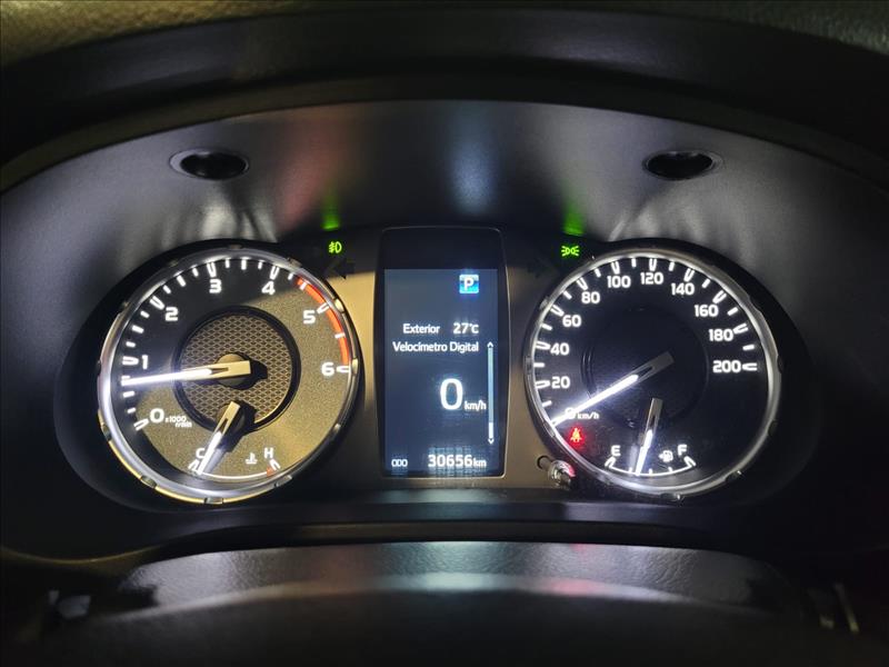 Toyota-HILUX-2.8 D-4d Turbo CD SRX 4X4