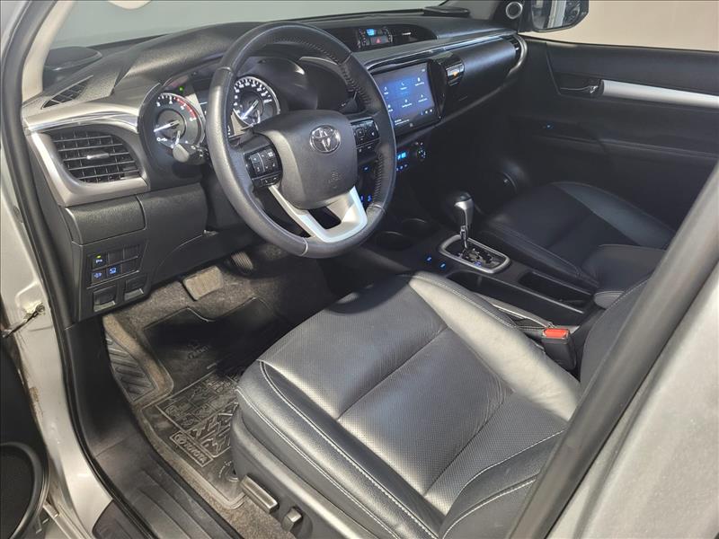 Toyota-HILUX-2.8 D-4d Turbo CD SRX 4X4