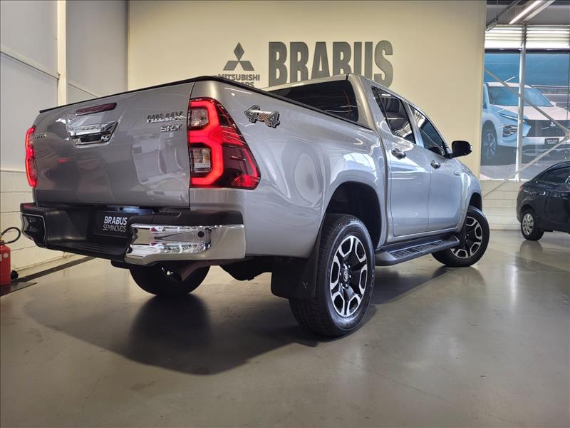 Toyota-HILUX-2.8 D-4d Turbo CD SRX 4X4