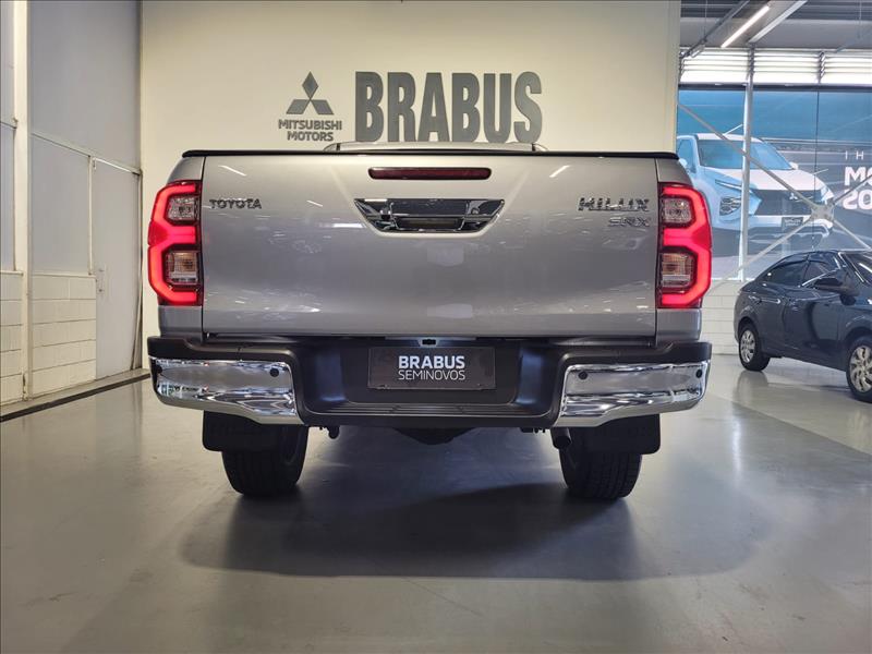 Toyota-HILUX-2.8 D-4d Turbo CD SRX 4X4