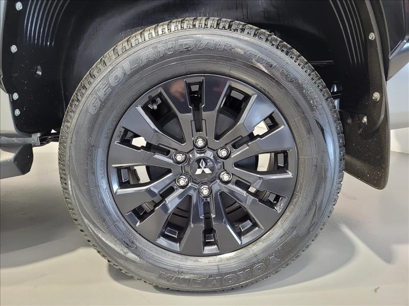 Mitsubishi-TRITON-2.4 Biturbo CD Katana 4X4