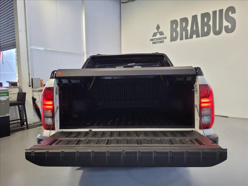 Mitsubishi-TRITON-2.4 Biturbo CD Katana 4X4