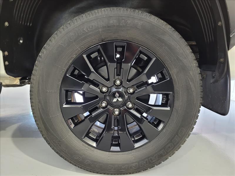 Mitsubishi-TRITON-2.4 Biturbo CD Katana 4X4