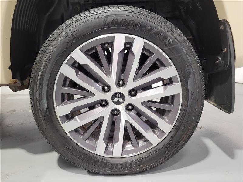 Mitsubishi-L200 TRITON-2.4 16V Turbo Sport Hpe-s Terra CD 4X4