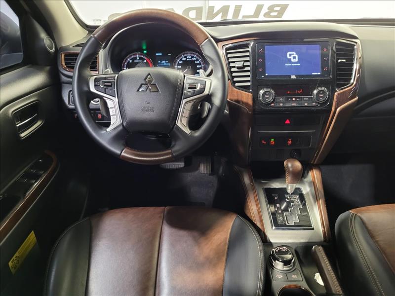 Mitsubishi-L200 TRITON-2.4 16V Turbo Sport Hpe-s Terra CD 4X4