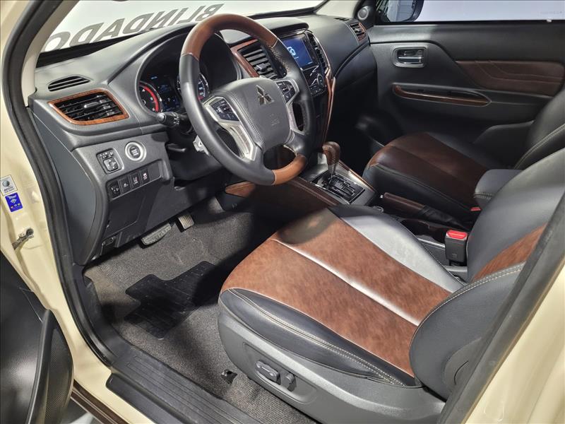 Mitsubishi-L200 TRITON-2.4 16V Turbo Sport Hpe-s Terra CD 4X4