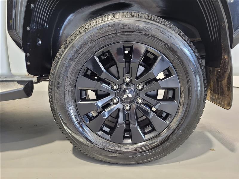 Mitsubishi-TRITON-2.4 Biturbo CD Katana 4X4