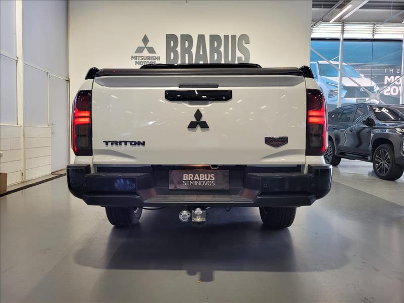 Mitsubishi-TRITON-2.4 Biturbo CD Katana 4X4