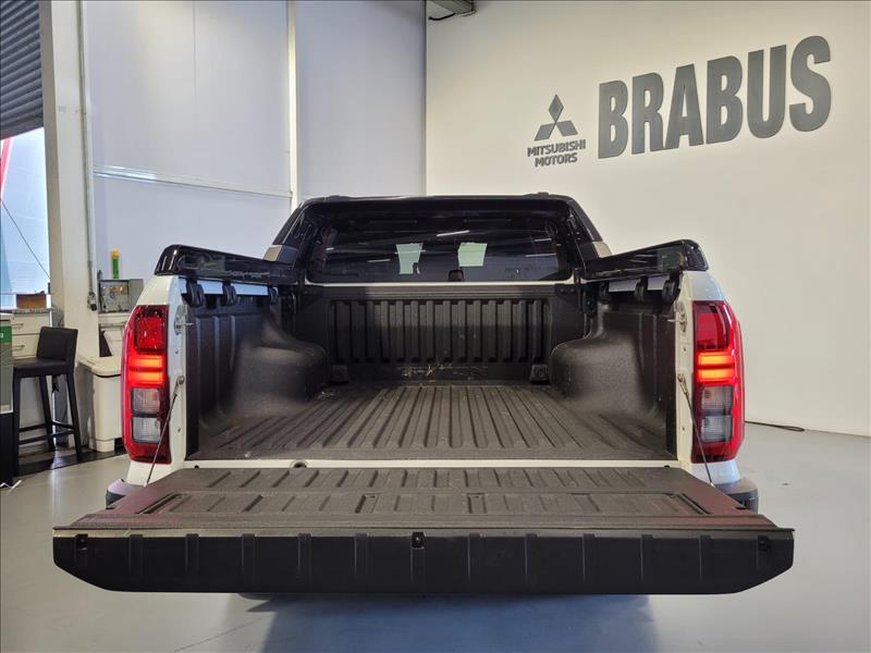 Mitsubishi-TRITON-2.4 Biturbo CD Katana 4X4
