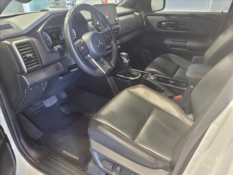 Mitsubishi-TRITON-2.4 Biturbo CD Katana 4X4
