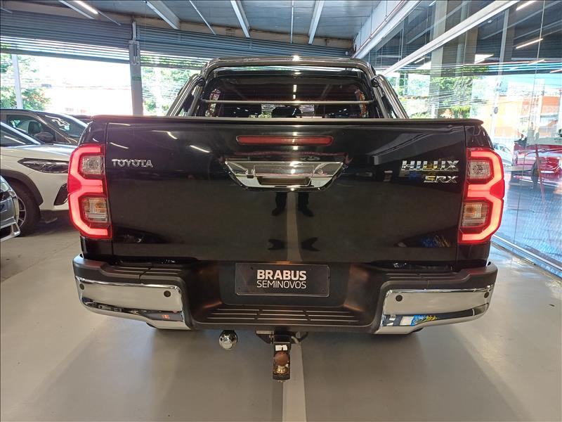 Toyota-HILUX-2.8 D-4d Turbo CD SRX 4X4