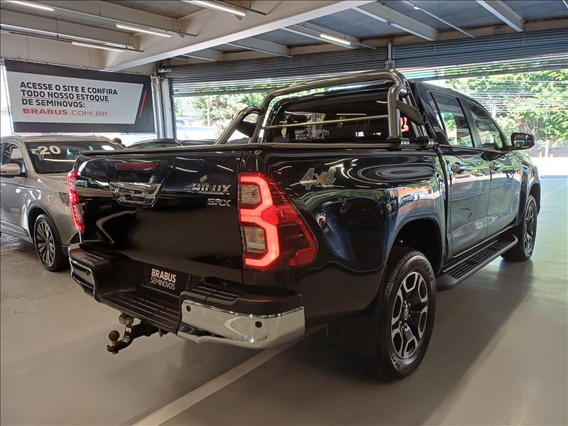 Toyota-HILUX-2.8 D-4d Turbo CD SRX 4X4