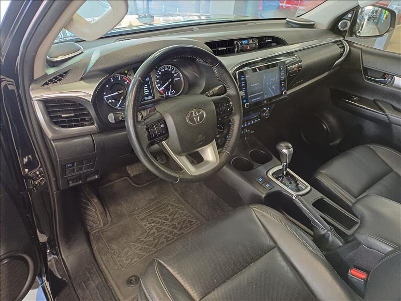 Toyota-HILUX-2.8 D-4d Turbo CD SRX 4X4