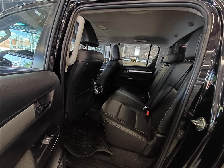 Toyota-HILUX-2.8 D-4d Turbo CD SRX 4X4