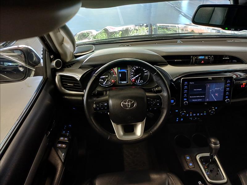 Toyota-HILUX-2.8 D-4d Turbo CD SRX 4X4