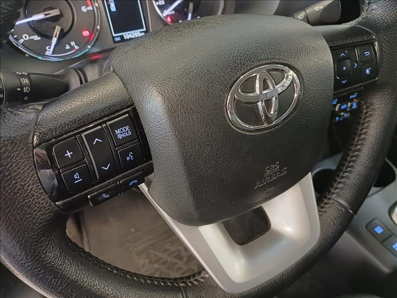 Toyota-HILUX-2.8 D-4d Turbo CD SRX 4X4