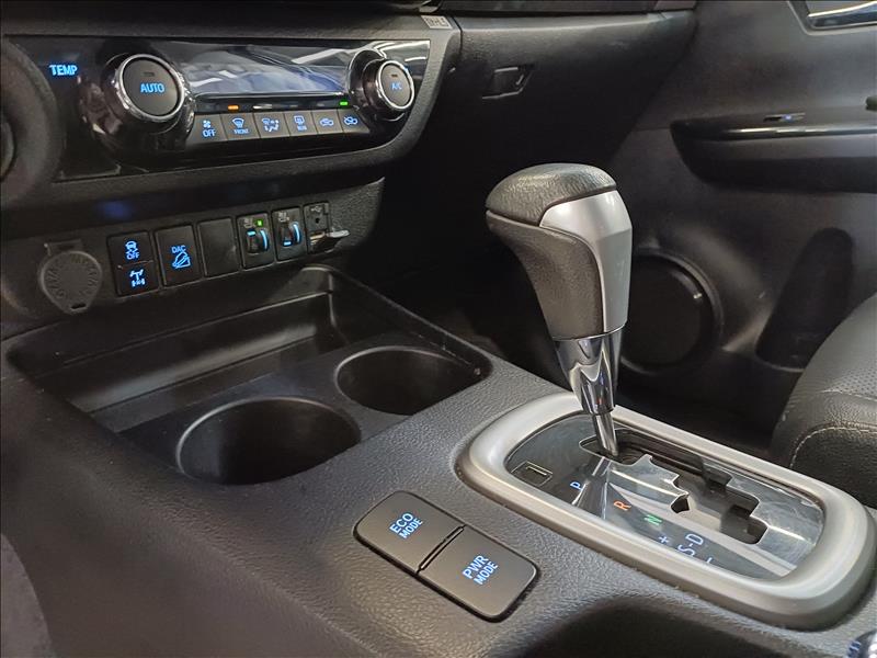 Toyota-HILUX-2.8 D-4d Turbo CD SRX 4X4