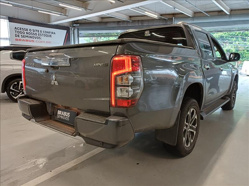 Mitsubishi-L200 TRITON-2.4 16V Turbo Sport Hpe-s CD 4X4
