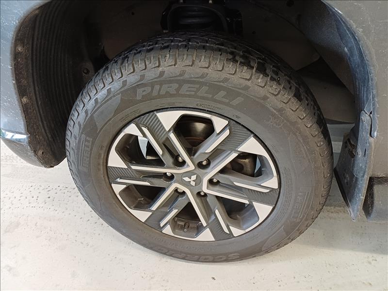 Mitsubishi-L200 TRITON-2.4 16V Turbo Sport Hpe-s CD 4X4