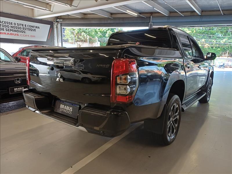 Mitsubishi-L200 TRITON-2.4 16V Turbo Sport Hpe-s CD 4X4