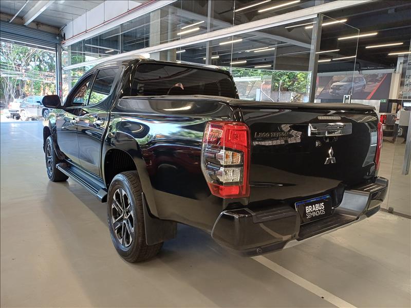 Mitsubishi-L200 TRITON-2.4 16V Turbo Sport Hpe-s CD 4X4