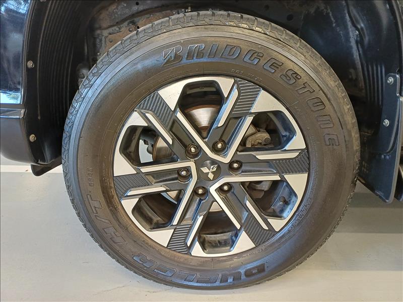 Mitsubishi-L200 TRITON-2.4 16V Turbo Sport Hpe-s CD 4X4