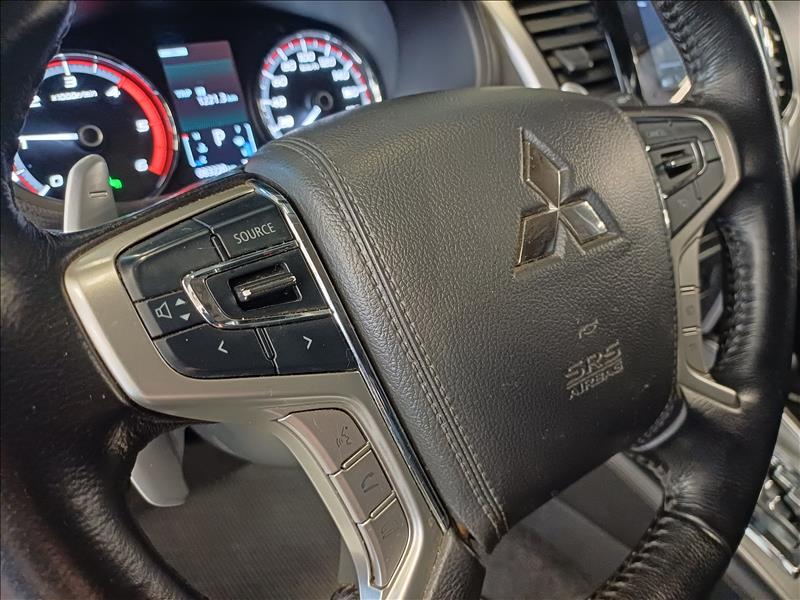 Mitsubishi-L200 TRITON-2.4 16V Turbo Sport Hpe-s CD 4X4