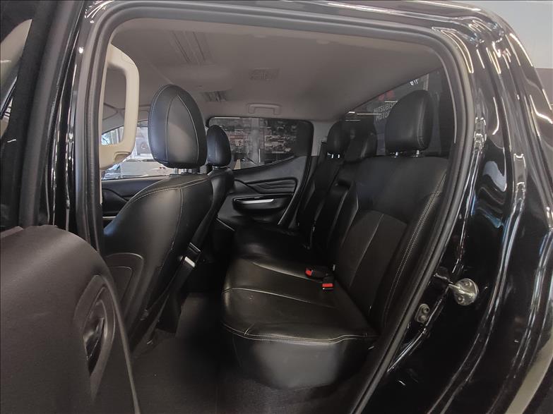 Mitsubishi-L200 TRITON-2.4 16V Turbo Sport Hpe-s CD 4X4