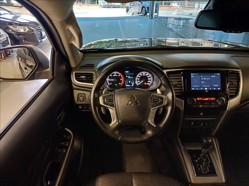 Mitsubishi-L200 TRITON-2.4 16V Turbo Sport Hpe-s CD 4X4