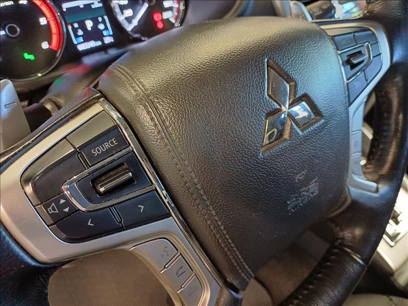 Mitsubishi-L200 TRITON-2.4 16V Turbo Sport Hpe-s CD 4X4