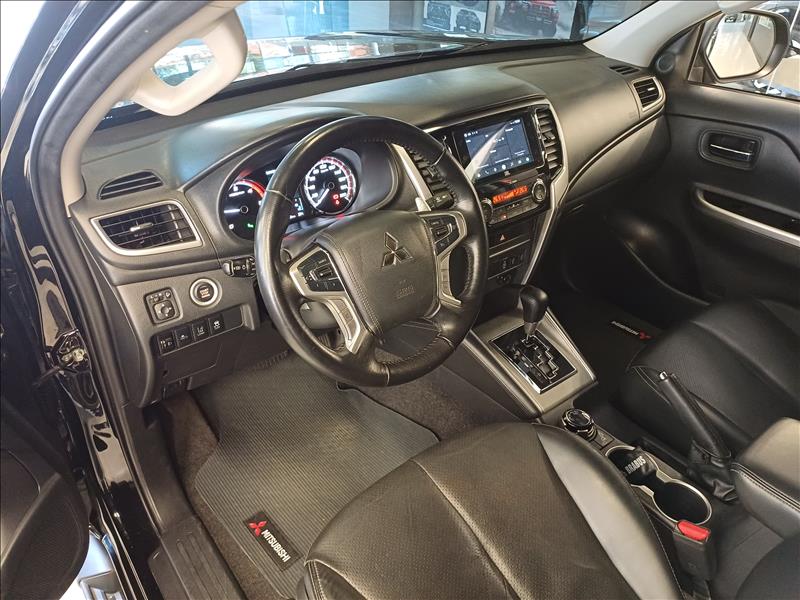 Mitsubishi-L200 TRITON-2.4 16V Turbo Sport Hpe-s CD 4X4