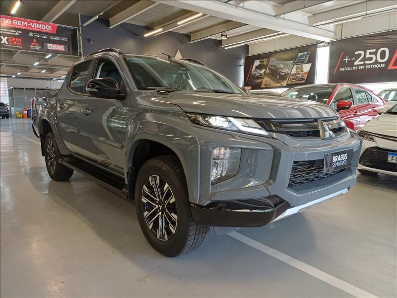Mitsubishi-L200 TRITON-2.4 16V Turbo Sport Hpe-s Urban CD 4X4