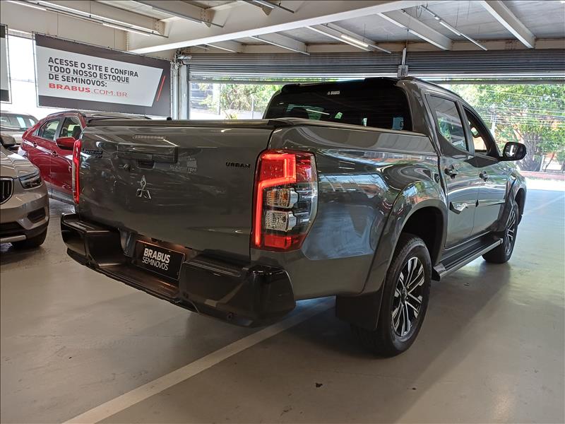 Mitsubishi-L200 TRITON-2.4 16V Turbo Sport Hpe-s Urban CD 4X4