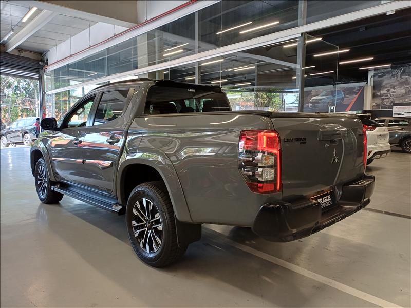 Mitsubishi-L200 TRITON-2.4 16V Turbo Sport Hpe-s Urban CD 4X4