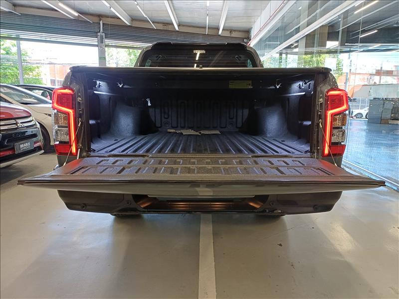 Mitsubishi-L200 TRITON-2.4 16V Turbo Sport Hpe-s Urban CD 4X4