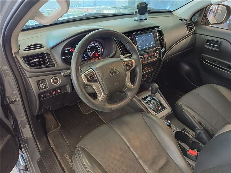 Mitsubishi-L200 TRITON-2.4 16V Turbo Sport Hpe-s Urban CD 4X4