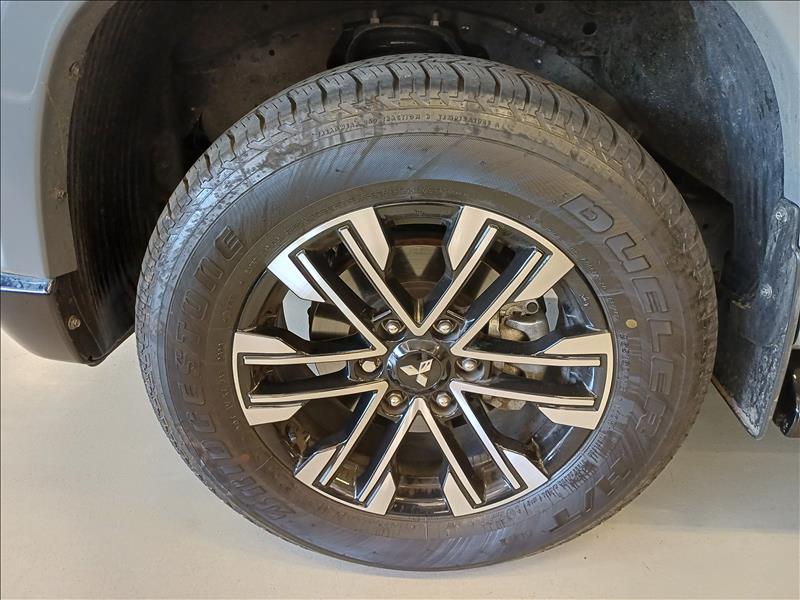 Mitsubishi-L200 TRITON-2.4 16V Turbo Sport Hpe-s Urban CD 4X4