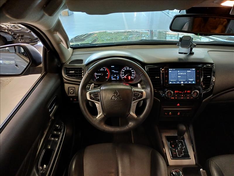 Mitsubishi-L200 TRITON-2.4 16V Turbo Sport Hpe-s Urban CD 4X4