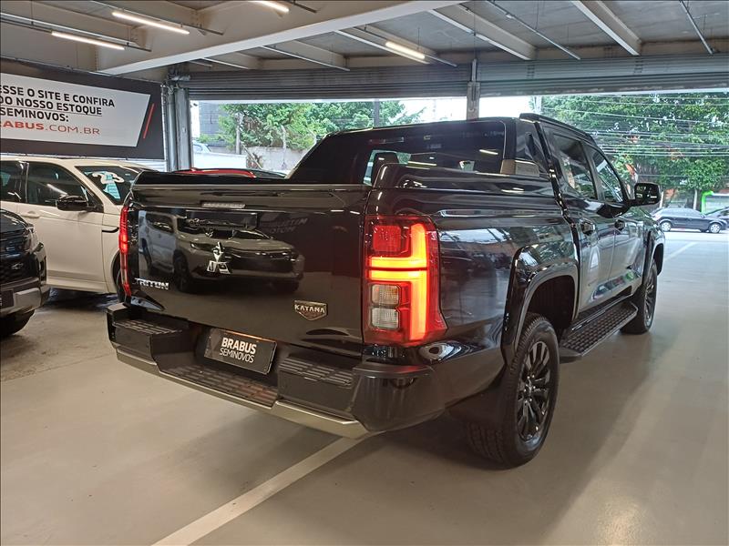 Mitsubishi-TRITON-2.4 Biturbo CD Katana 4X4