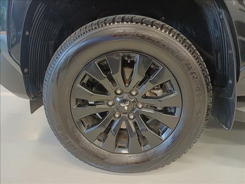 Mitsubishi-TRITON-2.4 Biturbo CD Katana 4X4