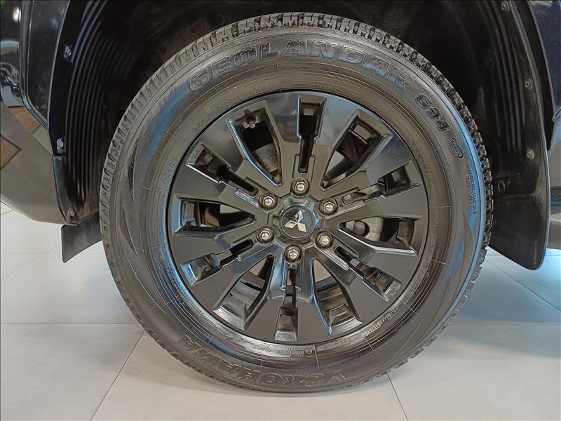 Mitsubishi-TRITON-2.4 Biturbo CD Katana 4X4