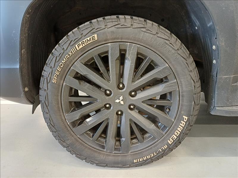 Mitsubishi-PAJERO SPORT-2.4 16V Mivec Turbo Legend Black AWD