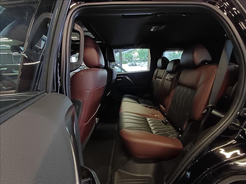 Mitsubishi-PAJERO SPORT-2.4 16V Mivec Turbo Legend Black AWD