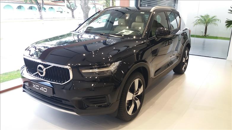 VOLVO XC40 2.0 T5 Momentum AWD Geartronic