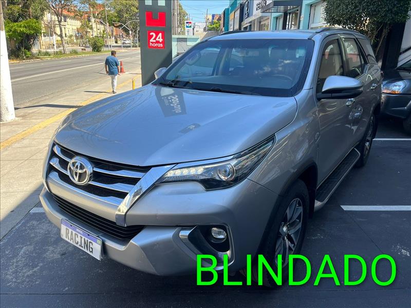 foto do veículo Toyota Hilux  2.8 SRX 4X4 7 Lugares 16V Turbo Intercooler 