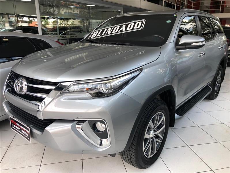 TOYOTA HILUX SW4 4.0 SRX 4X4 7 Lugares V6 24V