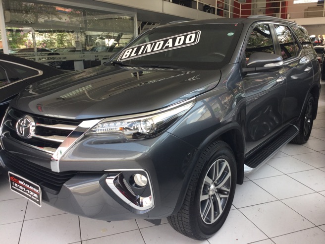 TOYOTA HILUX SW4 2.8 SRX 4X4 7 Lugares 16V Turbo Intercooler