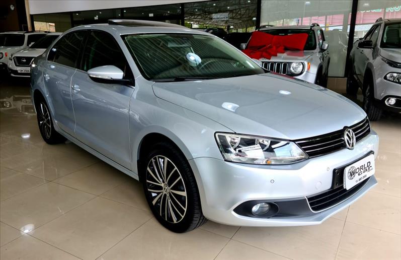 VOLKSWAGEN JETTA 2.0 TSI Highline 211cv VOLKSWAGEN JETTA 2.0 TSI Highline 211cv